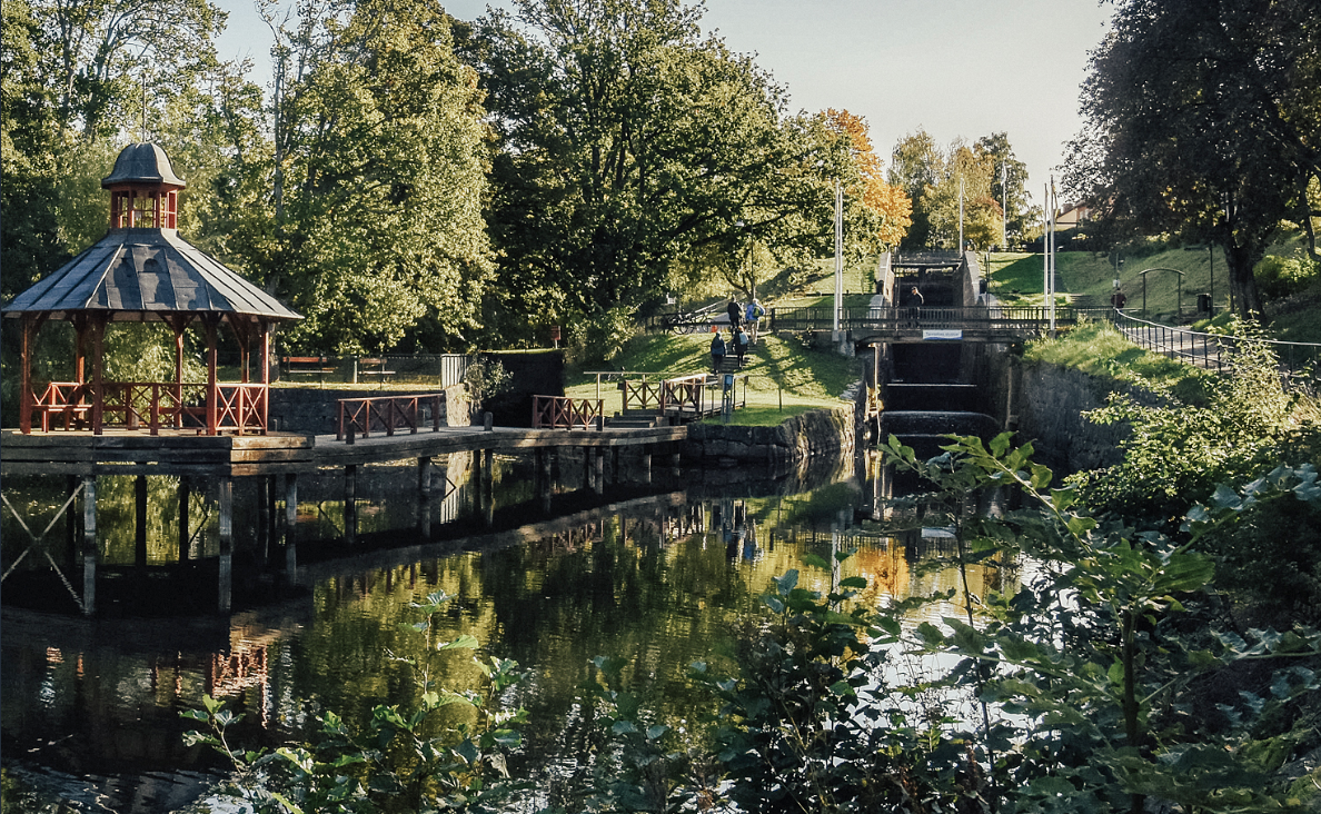 Foto från en tidig höstdag vid Tannefors slussar