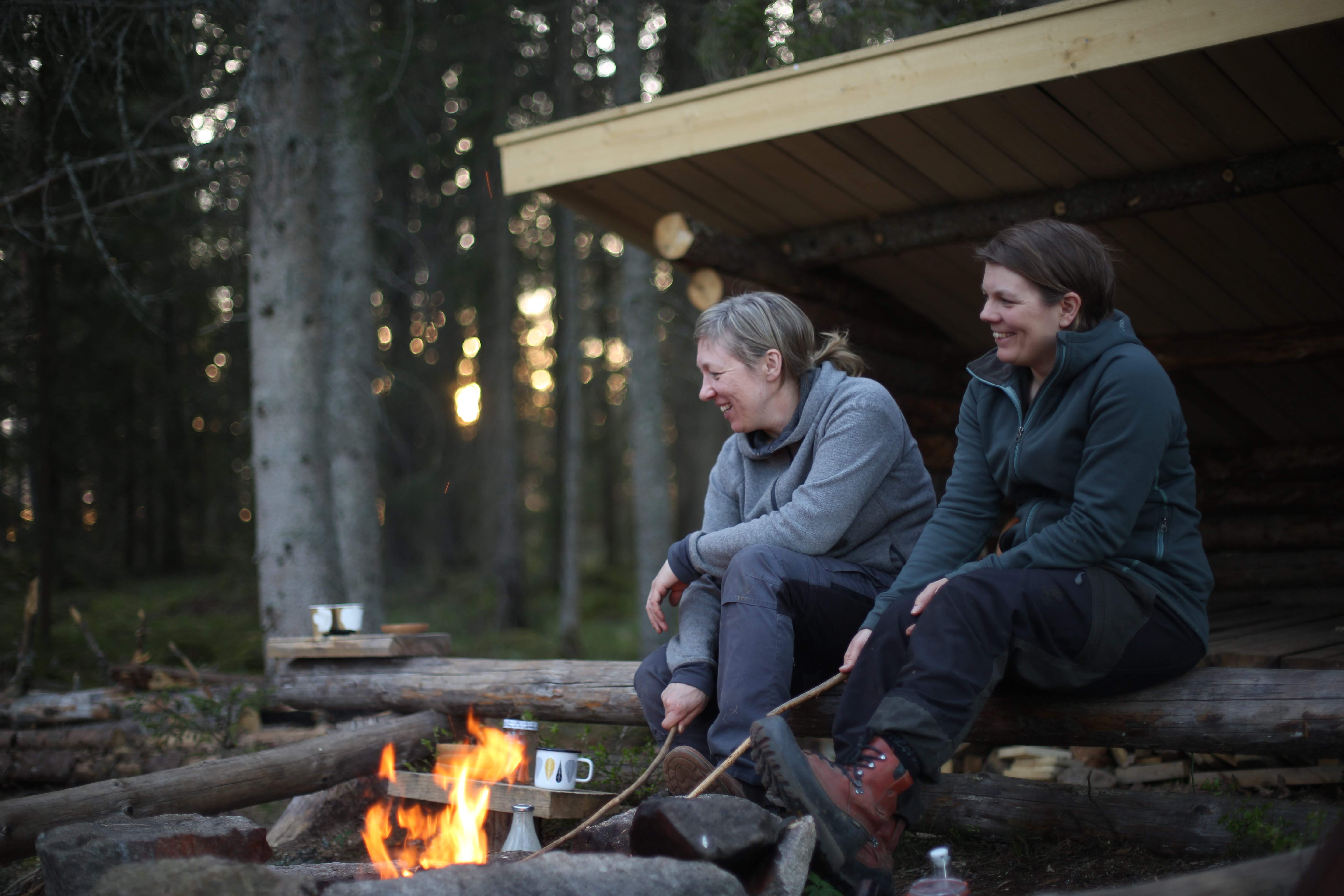 Bild på Linnea och Josefine