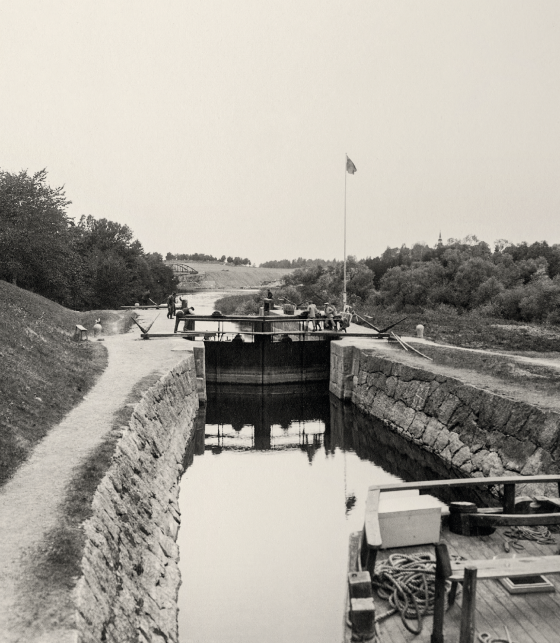 Svartvitt foto från Slussen i Slattefors.